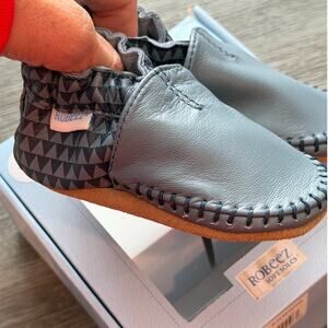 Robeez Baby Boy Classic Moccasin Geo Crib Shoes. NWT. 6-12M